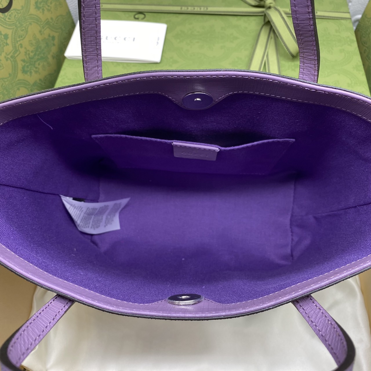 (รวมแบบ) หนังแท้ GUCCI Animal-Friendly Gucci Kid GG Supreme Tote Bag ลายใหม่น่ารักมากเลยค่าา งานหนังแท้ทรงตั้งสวย ขนาดกะทัดรัด จุของได้เยอะ ใช้ได้ทั้งเด็กและผู้ใหญ่ น่ารักมากค่ะ