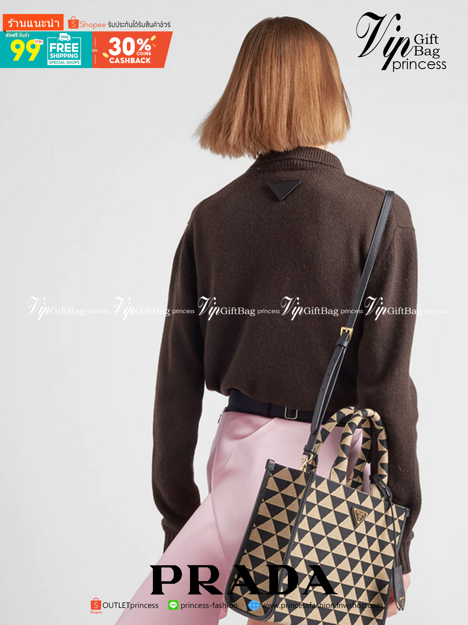 PRADA Small Prada Symbole jacquard fabric handbag แบบใหม่ล่าสุดจากแบรนด์ดัง จัดให้แบบเลิศๆ กับกระเป๋าทรงโท้ท สวยเอกลักษณ์ ภายในโล่งกว้างมาก ใส่ของแบบแน่นๆ จุๆไปได้เลย หมดห่วง!! และยังมีสายครอสบอดี้มาให้ จะสะพายชิคๆคูลๆ จะถือแบบปังๆ ก็เอาอยู่ทุกลุค ราคาคุ้