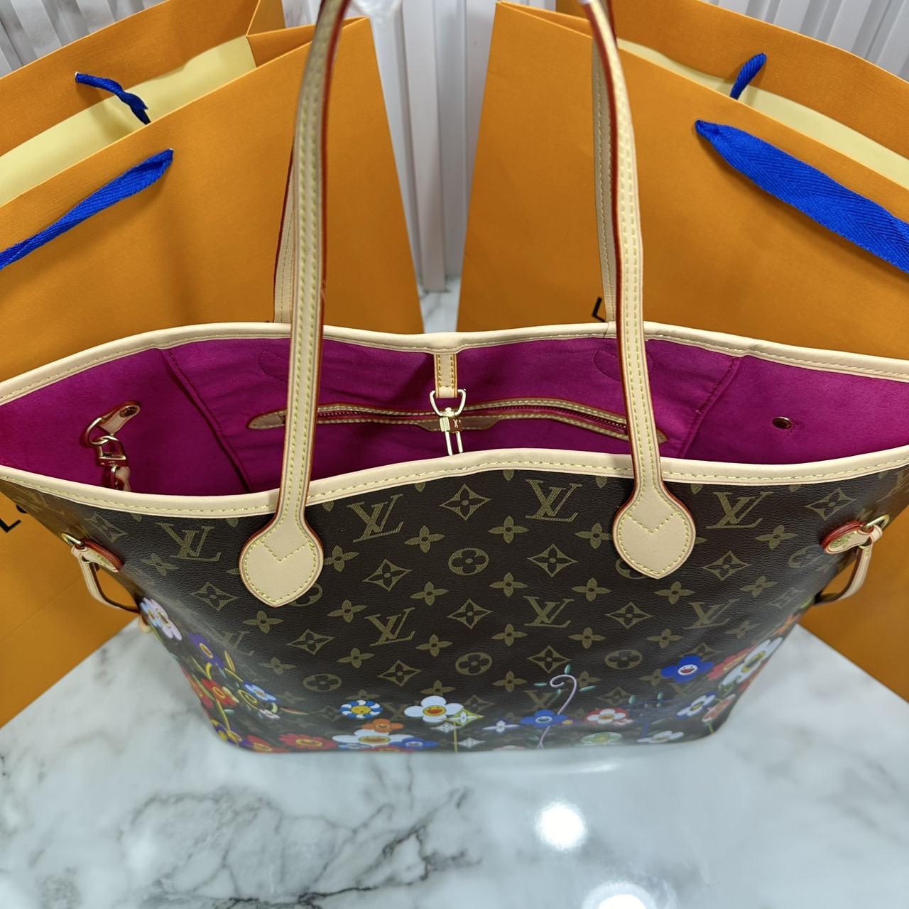 LV x TM Neverfull MM Monogram Flower กระเป๋าสะพายทรงโท้ท คอลเลกชันสุดพิเศษ สวยคลาสสิกมีชีวิตชีวาด้วยโมโนแกรมดอกไม้หลากสี ปรับดีไซน์ให้ดูสนุกสนาน รุ่นลิมิเต็ดผลิตตามเทศกาลมีจำกัด
