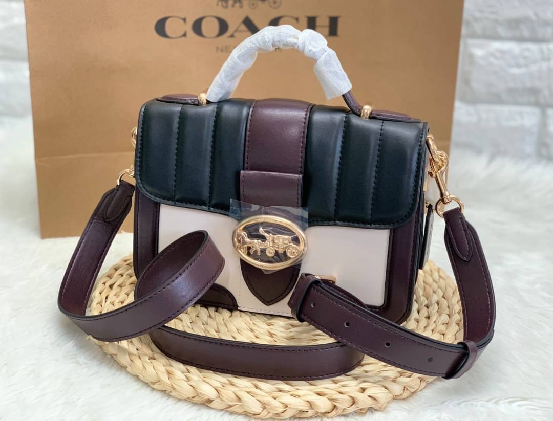 COACH SMALL GEORGIE TOP HANDLE IN BLOCKED SIGNATURE CANVAS ((6504//0468//6192//6015)) compact body portable shoulder bag 🌈ห้ามพลาด รุ่นแนะนำค่าา! พร้อมส่งทันที! กระเป๋าหิ้ว//สะพายข้างได้ วัสดุหนังแท้ 🔺หนึ่งใบทำลายหนังผสมกัน3แบบได้ลงตัวสวยง