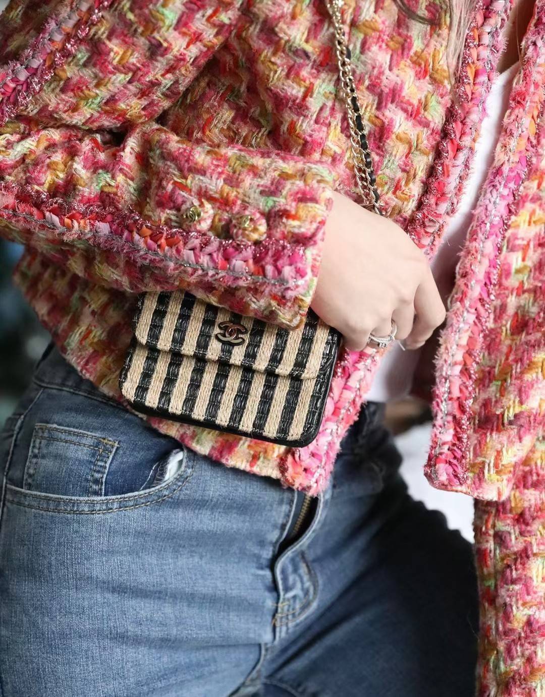 พรีเมี่ยมกิ๊ฟแท้ 100% 】หนังแท้ Chanel wallet on chain mini 12 cm สวยมาก วัสดุสานทอพิเศษตามฉบับแบรนด์ น่ารักสุดๆ ใส่ การ์ด/เหรียญ/ธนบัตร(พับ) ใส่ได้เยอะ สายสะพายปรับระดับได้ตามต้องการ ไว้สะพายหรูๆ ได้แม่