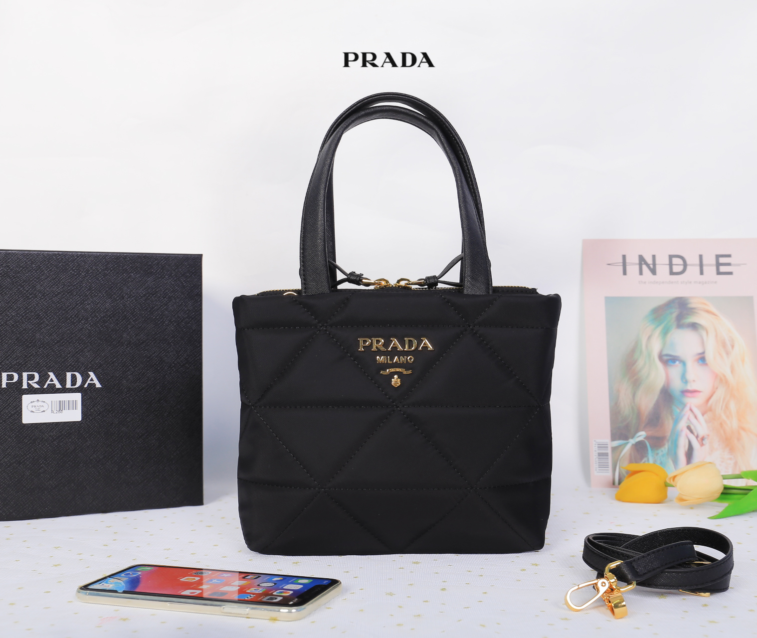 Prada Re-Nylon padded tote bag / Prada Logo Plaque Cross Body Phone Case กระเป๋า Crossbody สุดเก๋ วัสดุ Nylon เปิด-ปิด ด้วยซิป ด้านหน้าประดับด้วยโลโก้แบรนด์ น้ำหนักเบา ด้านในเป็นช่องโล่งกว้าง ซับในพิมพ์ลายแบรนด์สวย ตามแบบฉบับ ใส่ I Phone ได้สบายเลยค่ะ บอก