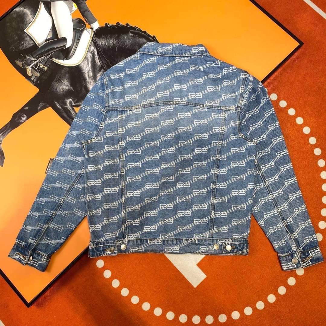 Balenciaga logo denim jacket / BALENCIAGA Jacket เกรดออริจินอล มีป้ายแท็กที่คอเสื้อ ใส่ได้ทั้งผู้หญิงผู้ชาย พร้อมส่งที่ไทย ภาพสินค้าถ่ายจากงานขายจริง ใช้งานต่างประเทศได้