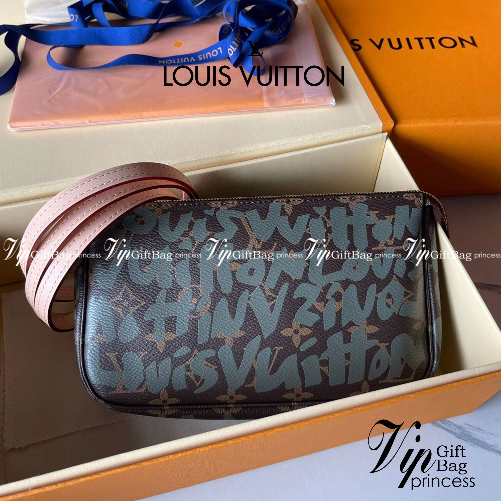 หนังแท้ LOUIS VUITTON MONOGRAM POCHTE ACCESSORIES BAG ลายใหม่ล่าสุด พร้อมส่งที่ไทย โดดเด่นด้วยรูปทรงอันเป็นเอกลักษณ์และรายละเอียดแบบคลาสสิก ภาพถ่ายสินค้าจริง ไอเท็มนี้สวยน่าใช้สุดคุ้มมากๆ ห้ามพลาดเลยค่ะ!