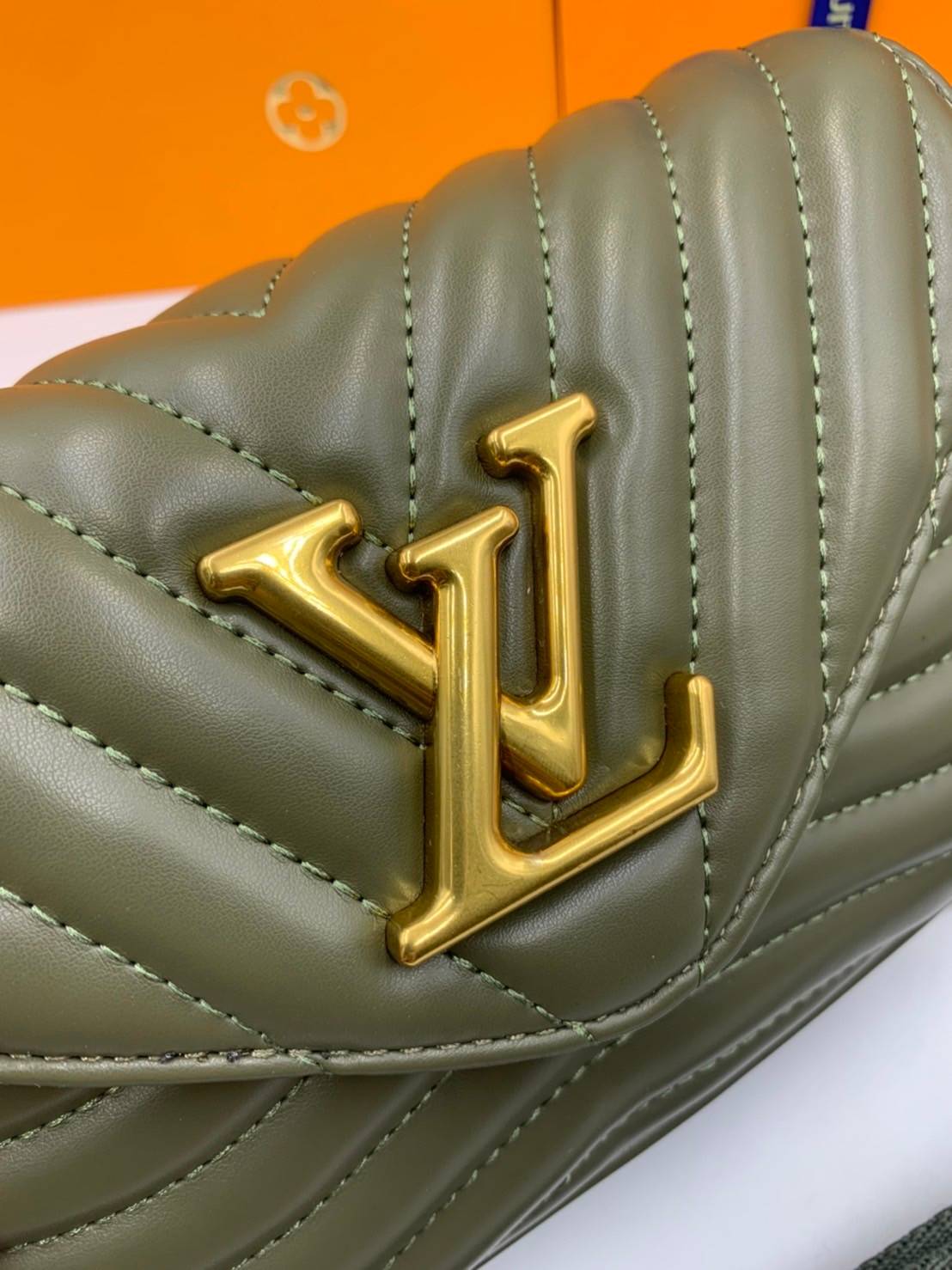 VIP GIFT 】LOUIS VUITTON NEW WAVE MULTI-POCHETTE (4colors)