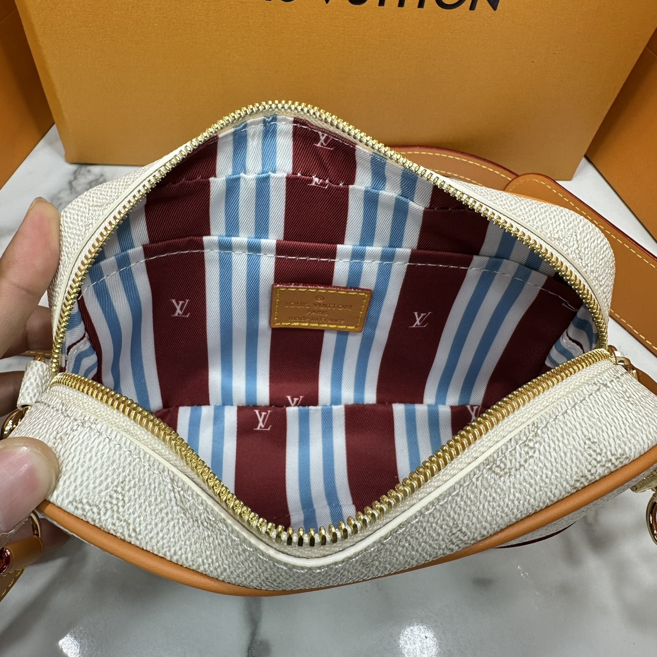 ORI หนังแท้ | LV Trocadéro Wearable Wallet Monogram Canvas 20cm กระเป๋าสะพายทรงแมสเซ็นเจอร์ดีไซน์ใช้เป็นกระเป๋าสตางค์ได้ ขนาดกำลังสวยกะทัดรัด คลาสสิคหรูหราคล่องตัว