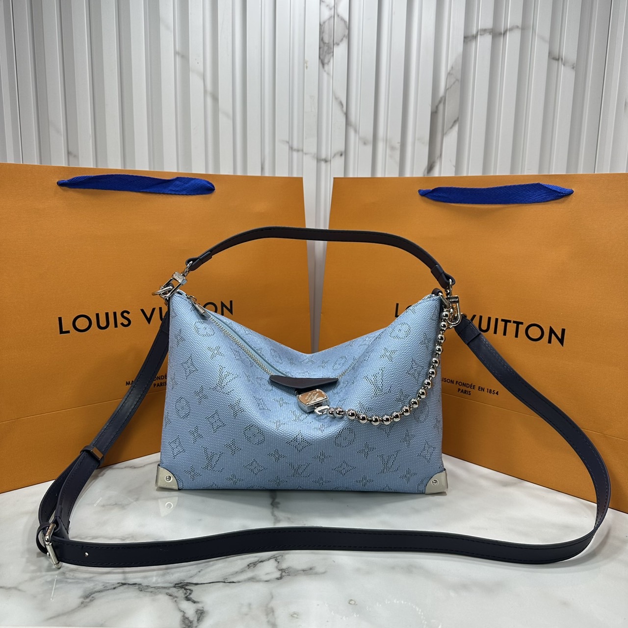 ORI หนังแท้ | LV Bobo Trunk bag Monogram Heritage Canvas / LV Hobob Bag กระเป๋าถือ กระเป๋าสะพายทรงโฮโบ ไอเท็มใหม่ล่าสุดจากตระกูล Trunk รังสรรค์จาก Monogram Heritage แคนวาส มุมกระเป๋าที่ได้แรงบันดาลใจจากทรังก์