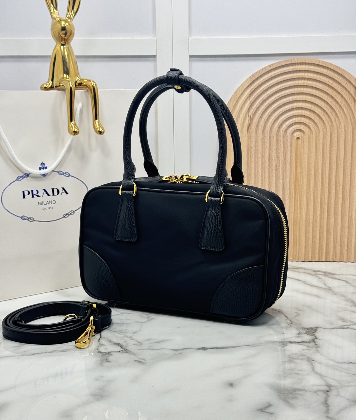 ORI หนังแท้ | Prada Medium Re-Edition 1978 Tote Bag กระเป๋าสะพายใบใหญ่เรียบหรู งานผ้าไนลอนฐานหนัง พร้อมหูจับใช้งานง่าย