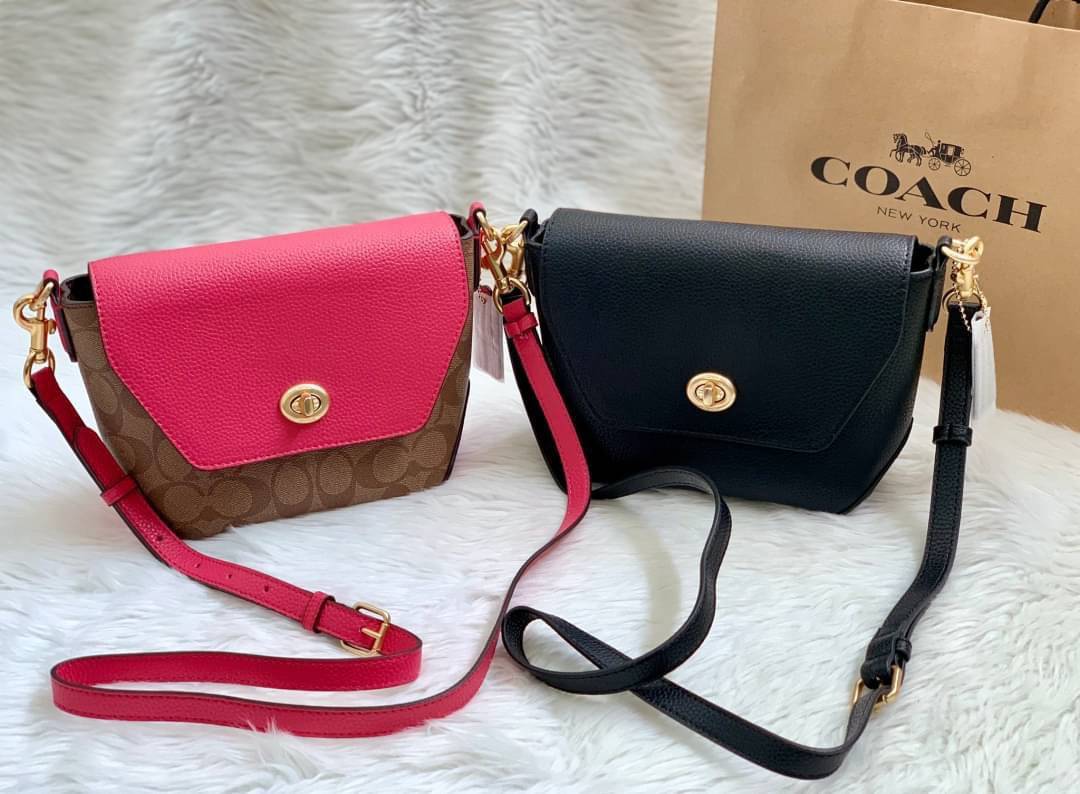 คอลเลคชั่นใหม่ ทั้งสวยทั้งคุณภาพค่ะ😘 COACH KARLEE CROSSBODY BAG 💐พร้อมส่ง ได้ไปไม่ผิดหวังแน่นอนค่ะ! สวยๆแบบคนดังระดับโลกกันค่าา กระเป๋าสะพายแบบครอสบอดี้ร์ หนังแท้นิ่มสวยงามมากๆค่ะ รูปทรงน่ารักกระทัดรัด เปิดปิดกระเป๋าแบบหมุนล็อค ภายในสามารถ