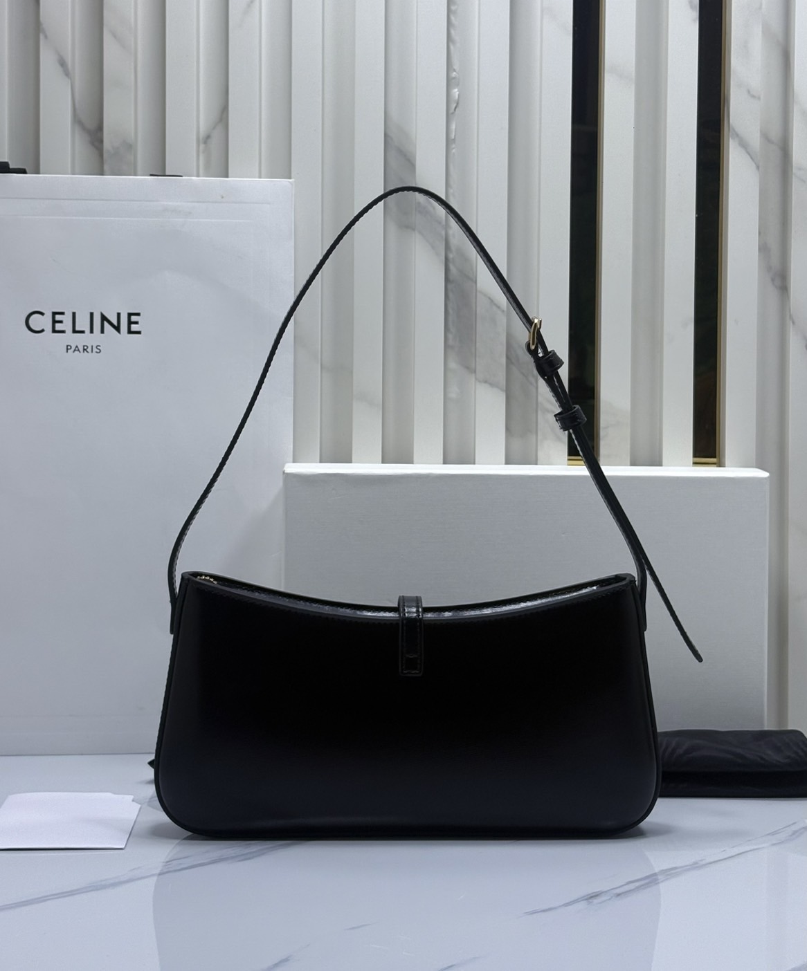 ORI หนังแท้ | CELINE TINA SHOULDER BAG IN Triomphe canvas กระเป๋าสะพายไหล่ทรงพอช ดีไซน์ใหม่ก่อนใคร เรียบง่ายหรูหราลงตัว สไตล์วินเทจลัคชูดูแพงสุดๆ ใช้งานได้หลากหลายโอกาส ขนาดกำลังดีพาพาสะดวก