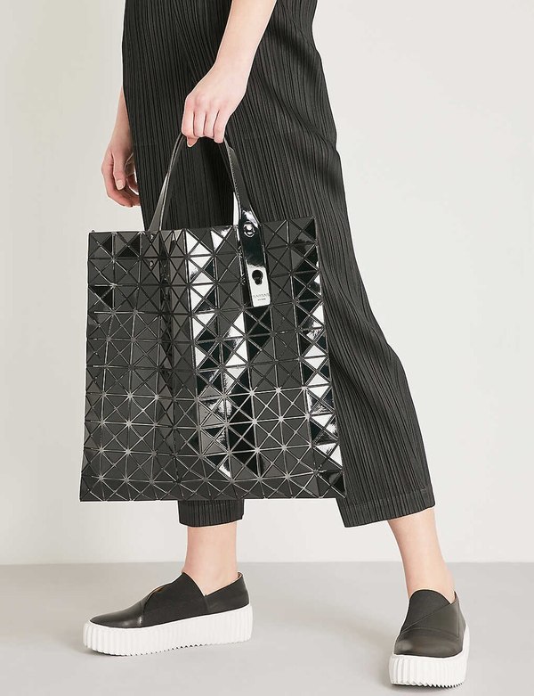 BAOBAO ISSEY MIYAKE 10x10 BLOCK TOTE BAG 39cm กระเป๋าถือทรง shopping โท้ทใบใหญ่ลายตาราง เกรดออริจินอล ภาพสินค้าถ่ายจากงานขายจริง ใช้งานต่างประเทศได้