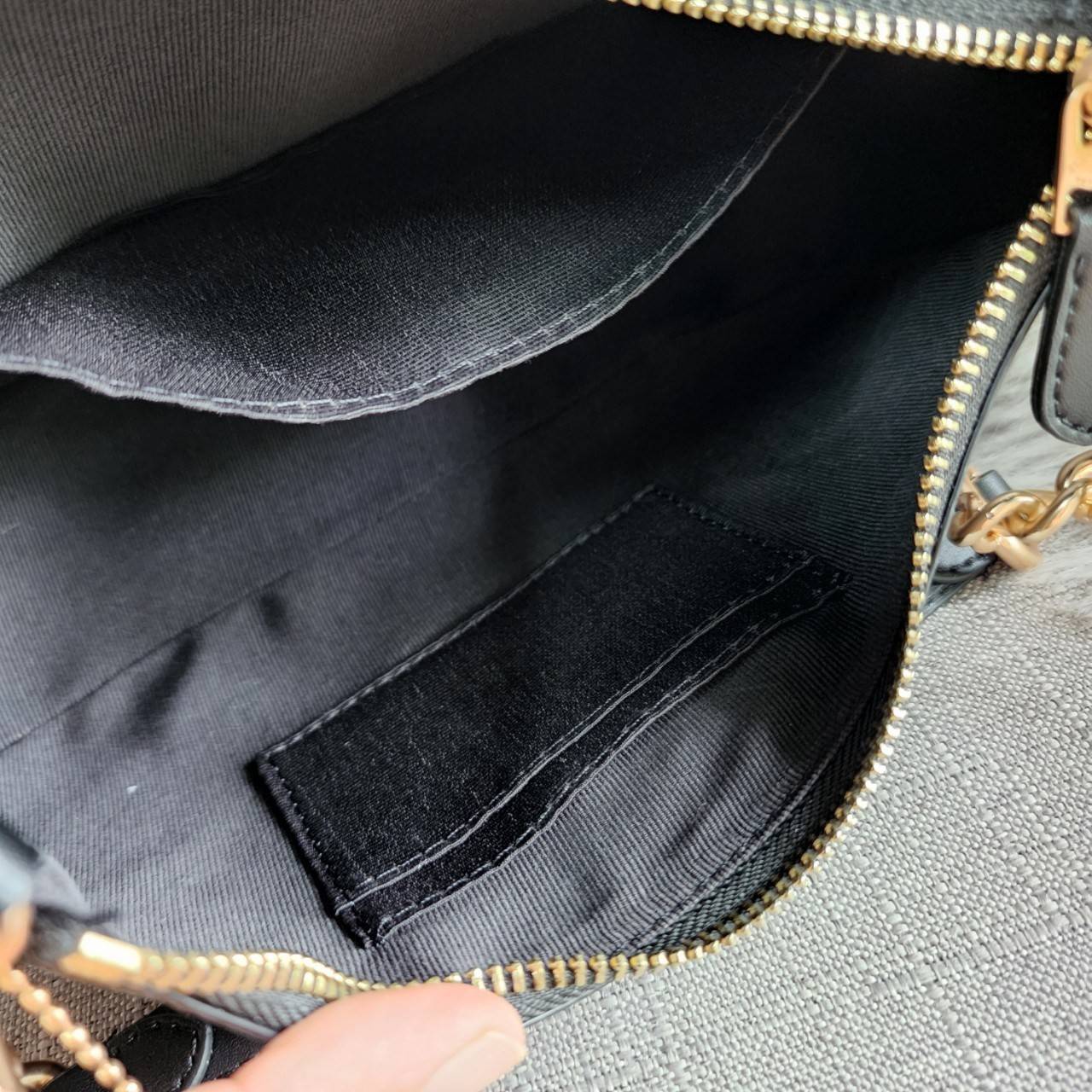 พร้อมส่งครบสี สวยทุกสีเลยค่า😘 ((CA173//CA209//CA548)) COACH TERI SHOULDER BAG 🔹กระเป๋าทรงพอช ในรูปแบบหนังแท้ หนังนิ่มสวยมากค่ะ