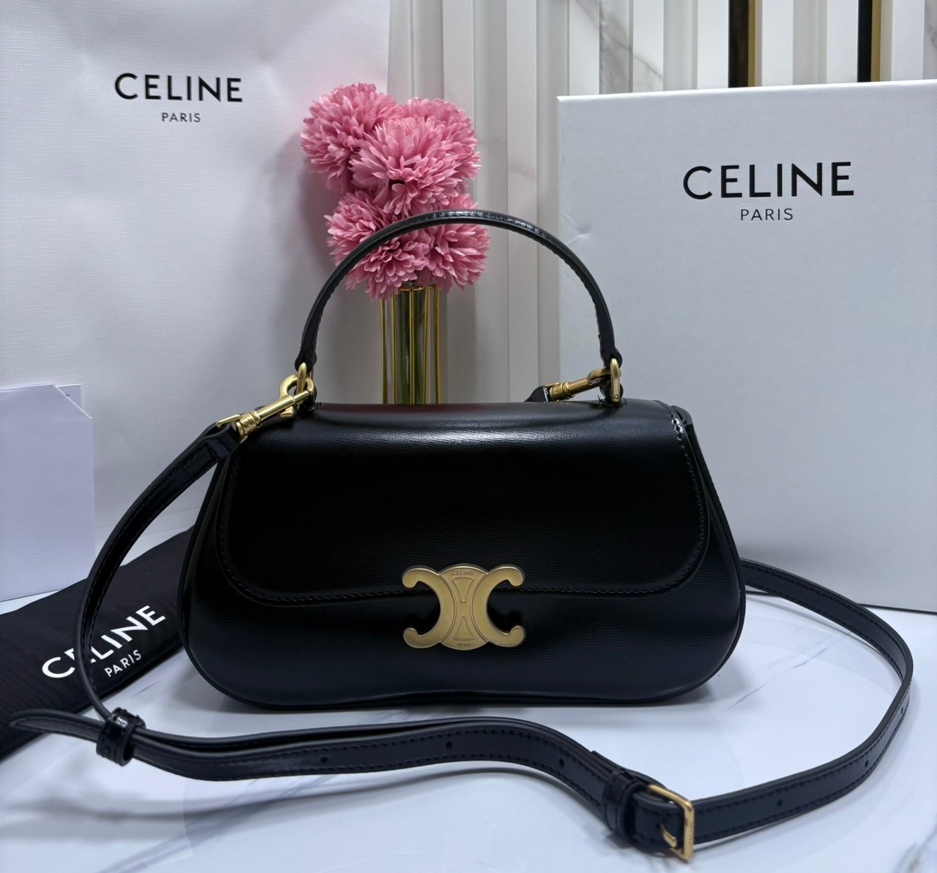 CELINE LOLA TEEN bag in glossy leather กระเป๋าทรงโฮโบรุ่นใหม่ หนังแท้ขึ้นเงาสวยก่อนใคร ดีไซส์ใหม่มุมโค้งมน สวยละมุนเป็นคุณหนูน่าทะนุถนอม