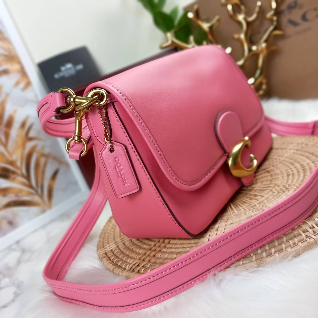 COACH SOFT TABBY SHOULDER BAG (C4823//C5261) กระเป๋าถือ กระเป๋าสะพาย ที่ใครๆก็เข้าถึงได้ หรูหรา คลาสสิค ลุคเรียบร้อย แต่ความสวยไม่น้อย! ดาเมจความลุคผู้ดีรุนแรงมาก!!เกินต้าน!!// วัสดุหนังแท้ทั้งใบ หนังเรียบ หนังนิ่มมากๆ อยู่ทรงสวยมากๆด้วย// ด้านในโล่งกว้าง