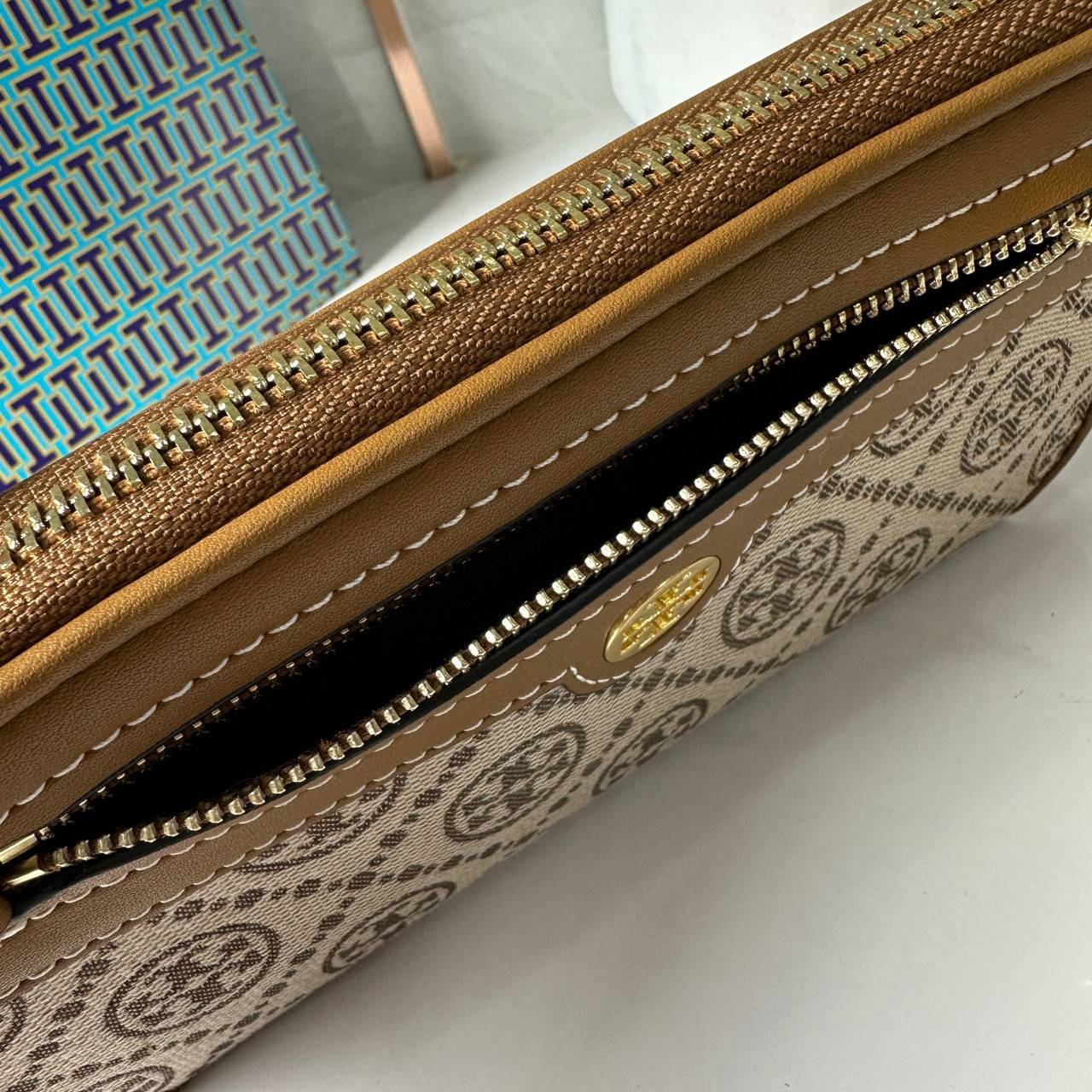 TORY BURCH T MONOGRAM JACQUARD ZIP CONTINENTAL WALLET 79383 กระเป๋าสตางค์ผ้าแคนวาสลายโมโนแกรมตัว T