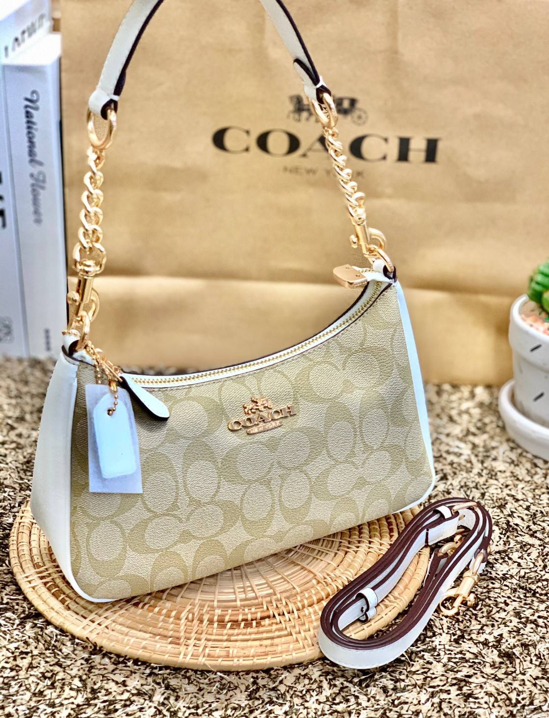 พร้อมส่งครบสี สวยทุกสีเลยค่า😘 ((CA173//CA209//CA548)) COACH TERI SHOULDER BAG 🔹กระเป๋าทรงพอช ในรูปแบบหนังแท้ หนังนิ่มสวยมากค่ะ
