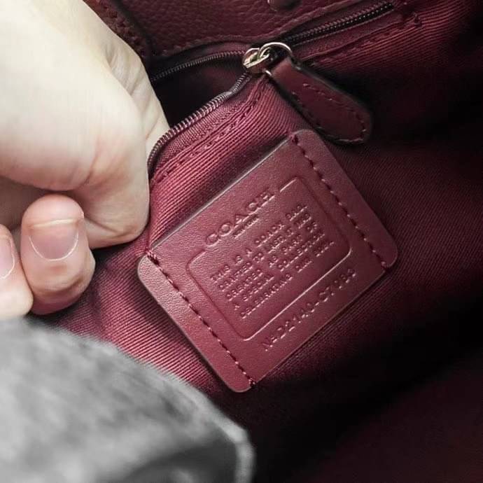 OUTLET 】COACH DEMPSEY TOTE 22 IN SIGNATURE JACQUARD WITH STRIPE AND COACH PATCH (COACH C7083) SILVER/BLACK SMOKE BLACK MULTI สีใหม่ น่าใช้อีกแล้ววว โทนดำคลาสสิกมากๆค่ะ กระเป๋าTOTE ทรงฮิตขนาดกำลังดี มีสายสะพายยาว ถอดได้ ปรับระดับได้ //ลุคไหนๆจัดว่าเกิดทุกง