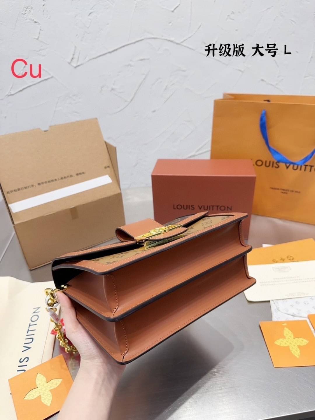 LV Dauphine Bag Monogram Canvas กระเป๋าสะพายทรงสุดคลาสสิคลุคคุณนาย โมโนแกรมแคนวาส ส่งท้ายปีแบบสุดหรู ในราคาจับต้องได้ สุดคุ้ม สวยทุกมุมจริงๆ -- [รับตัวแทนกระเป๋า]