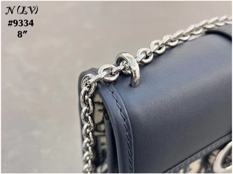 DIOR 30 Montaigne East-West Bag with Chain กระเป๋าสะพายรุ่นใหม่ ฝาพับแบบหนังสวยหรู ขนาดน่ารักสุดฮอต ที่สาวๆต้องไม่พลาด ทรงสวยมีกิมมิคในตัว ดูแพง ดีไซน์ย้อนยุคเป็นเอกลักษณ์