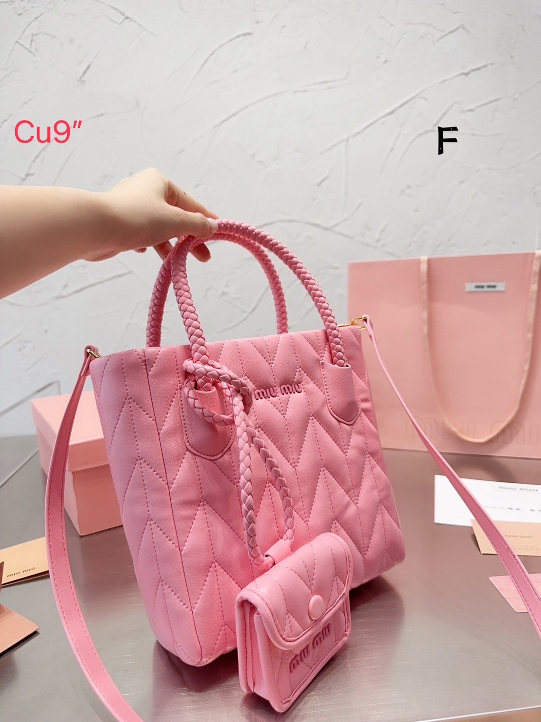 MIU MIU Tote candy color handbag / MIU MIU BAG พร้อมส่ง 4 สี กระเป๋าทรงโท้ท พร้อมใบเล็ก น่ารักน่าใช้ให้ความละมุน ลุคคุณหนูน่ารักสุดๆ ค่ะ