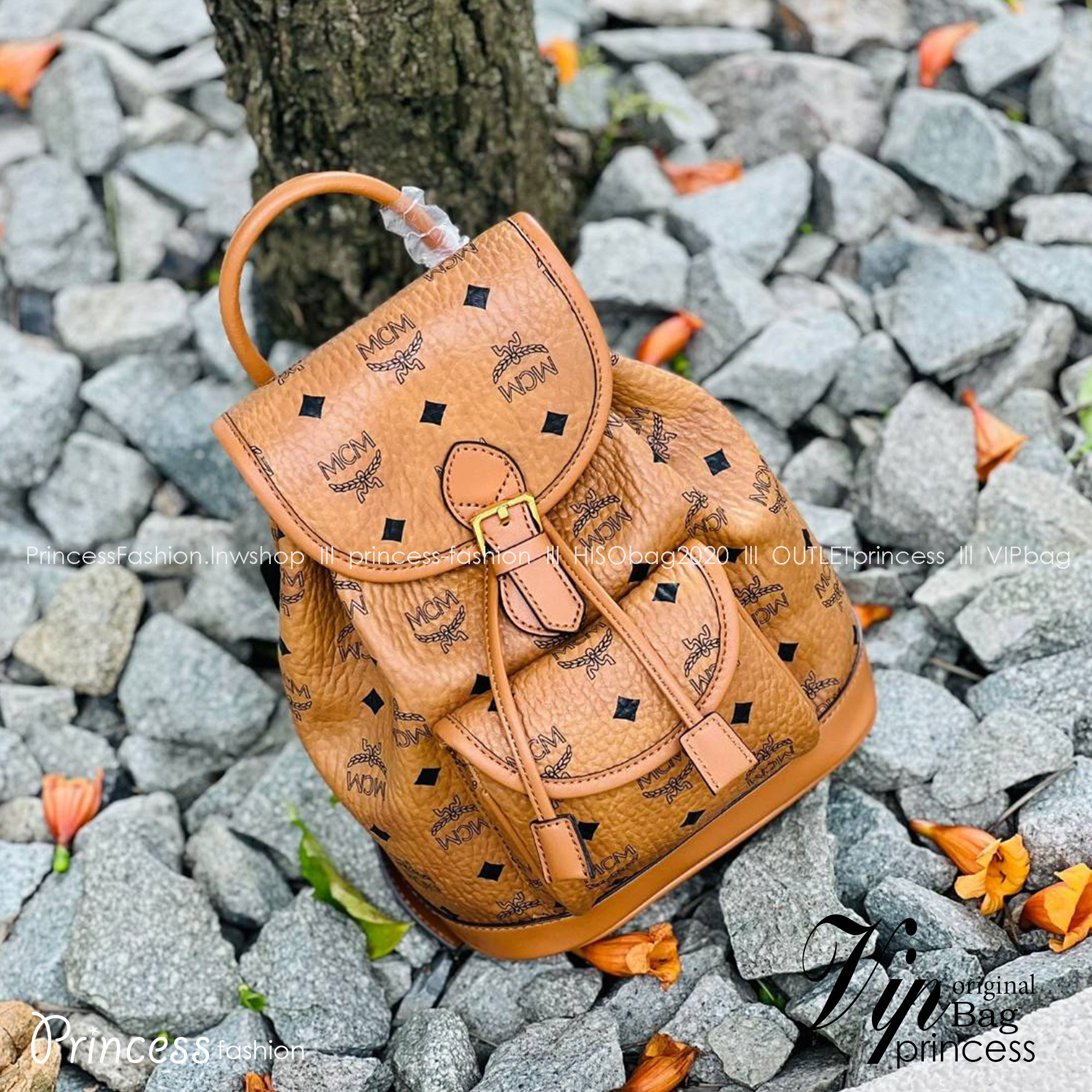 M.C.M AREN VISETOS BACKPACK / M.C.M Aren Drawstring Backpack in Visetos กระเป๋าเป้ทรงบัคเกตที่ทันสมัยคลาสสิคสวยมากๆ หนังแคนวาสอย่างดี ลายหนังสวยอีกหนึ่งรุ่นที่สาวๆควรมีติดตัว 🧡เกรดท็อปออริ เทียบแท้ 1:1 เกรดดีสุด ใช้งานต่างประเทศได้