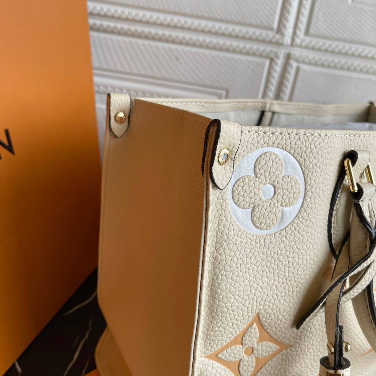 หนังแท้ LOUIS VUITTON Empreinte Monogram Giant By The Pool Onthego พร้อมส่งที่ไทย เกรดใช้งานต่างประเทศได้