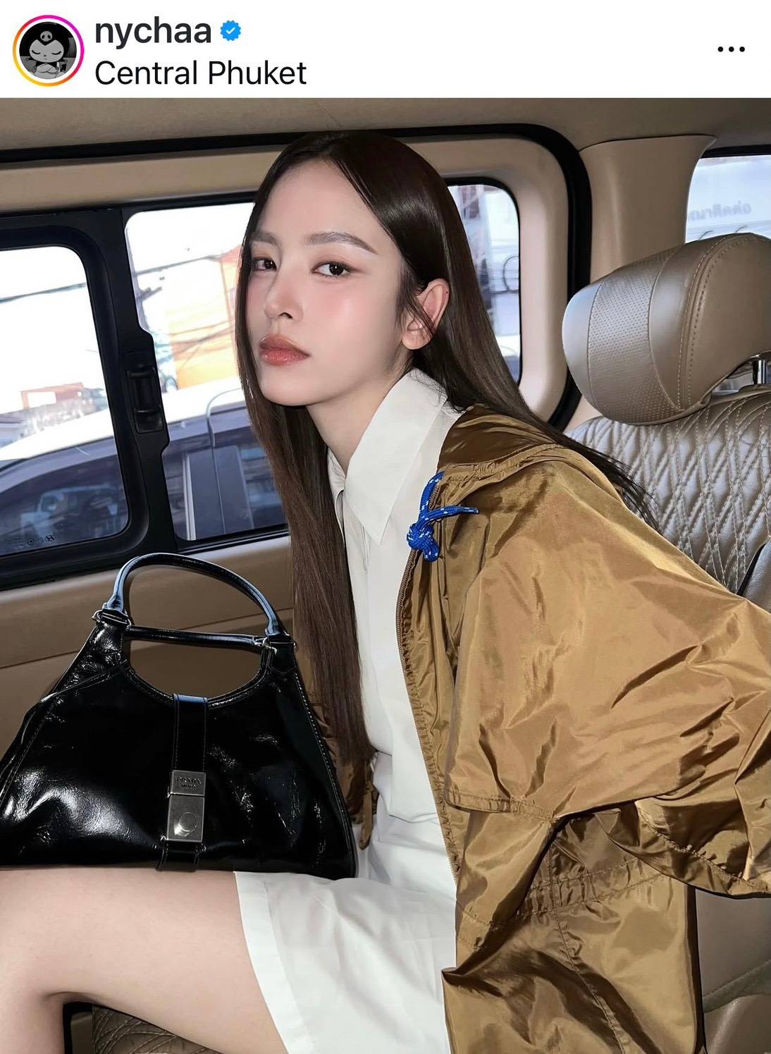 ORI หนังแท้ | Prada Medium leather tote bag 32cm กระเป๋าสะพายทรงโฮโบ คลาสสิคหนังเงาสวยหรูดูแพง ใบใหญ่กำลังดี ดีไซน์ใหม่ล่าสุด ภายในโล่งกว้าง จุของได้สบายๆ พกพาไปไหนก็สะดวก