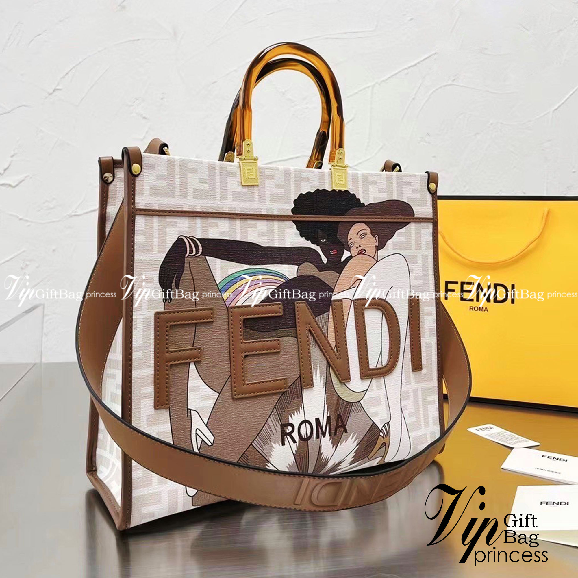 FENDI Sunshine Medium Shopper Tote / FENDI Shopping Shoulder Bag กระเป๋าสะพายทรง shopping ใบใหญ่จุใจ!! ลายกราฟฟิกมาใหม่ดีไซน์คลาสสิควินเทจ สวยหรู ภายในโล่งกว้างมากๆ ใส่ของจุสุดๆ