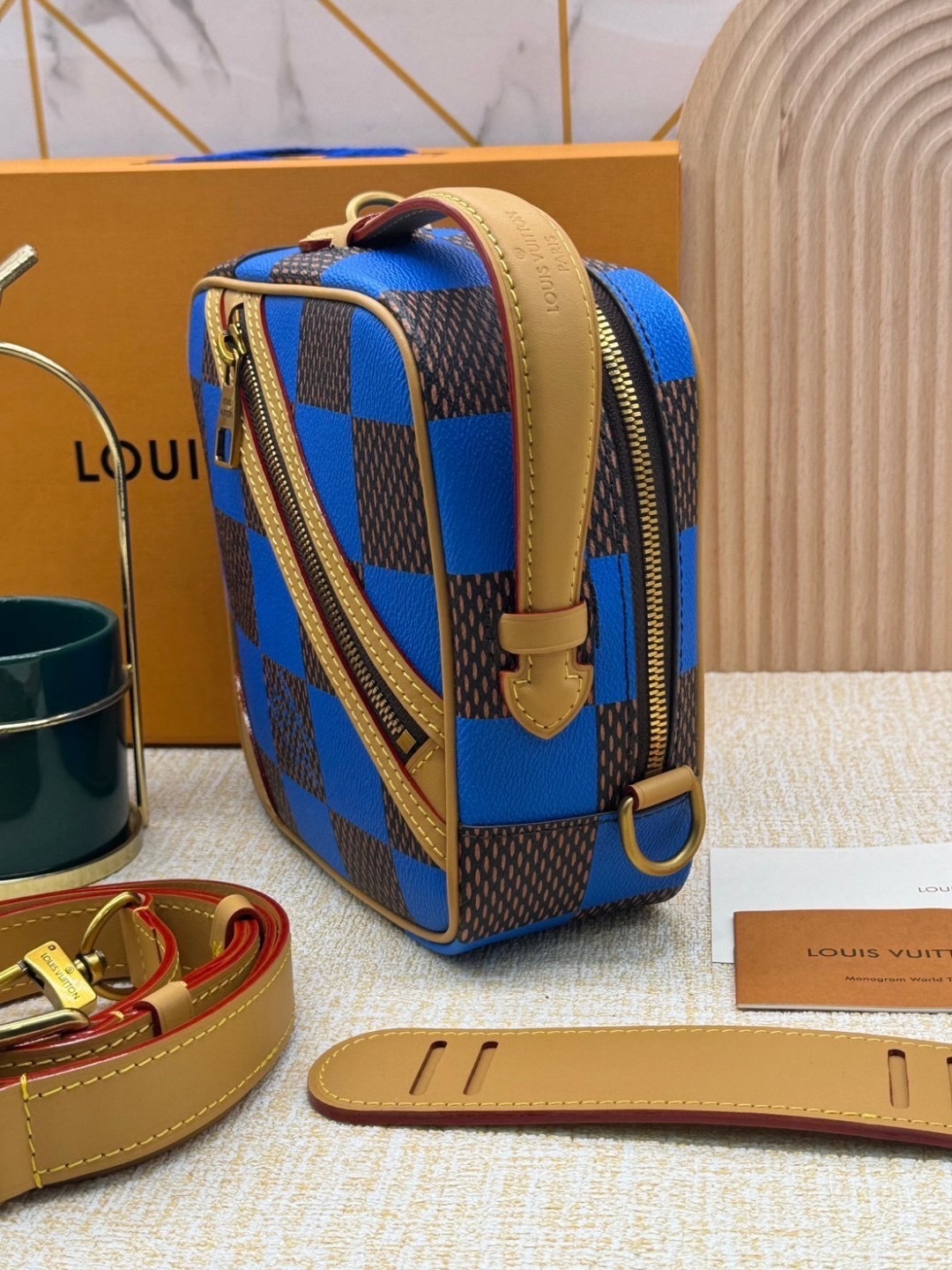 LV Chess Messenger Bag Jaune Mat / Green / Red / Blue กระเป๋าสะพายแมสเซนเจอร์ทรงเหลี่ยมรุ่นใหม่ ลายตารางหมากรุก Damier เอกลักษณ์ของความหรู โทนสีสดใสมีชีวิตชีวา ปรับลุคปัง กับการมาของความไฮคลาสรูปแบบใหม่ สุดไอโคนิค