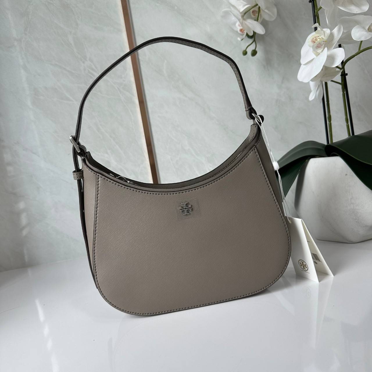 TORY BURCH EMERSON ZIP SHOULDER BAG 137416 / TORY BAG พร้อมส่ง 3 สี กระเป๋าสะพายไหล่ / คล้องแขน หนังซาเฟียโน่ ทนทาน