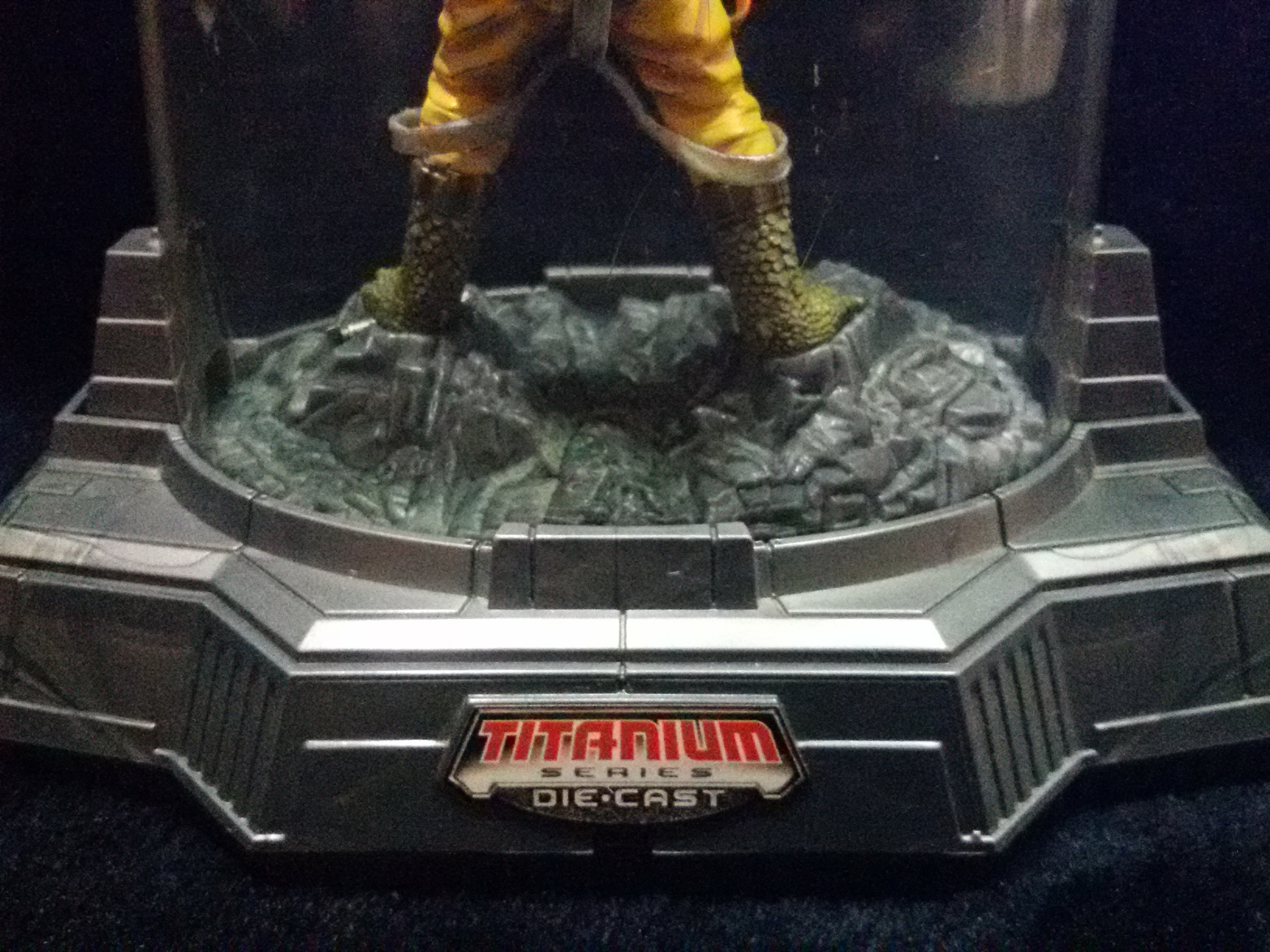 Star Wars Titanium Series Painted Figure - Bossk with Display Case ฟิกเกอร์สตาร์วอร์มือสองสภาพดีค่ะ