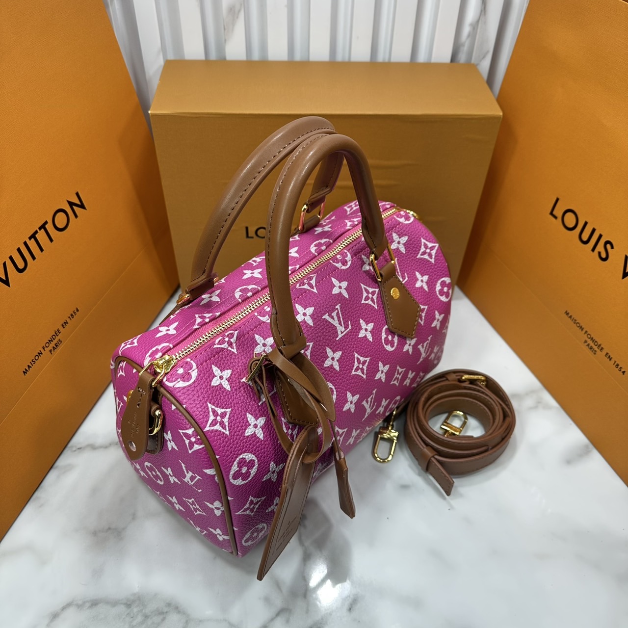 ORI หนังแท้ | LV Speedy P9 Bandoulière 25 Bag กระเป๋าสะพายทรงหมอนสปีดี้ คอลใหม่ล่าสุดหรูหราโดดเด่น รูปทรงใช้งานง่ายสวยตลอดกาล ใช้ได้กับทุกลุค ทุกโอกาส ภายในโล่งกว้างมาก ใส่ของสำคัญได้ครบแน่นอนจ้า