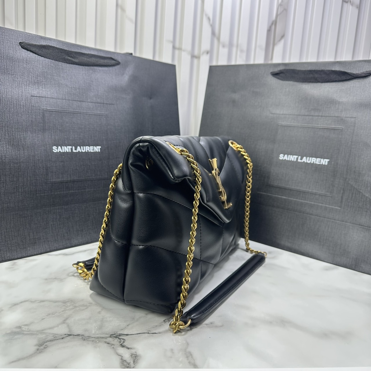 ORI หนังแท้ | 28cm YSL PUFFER SMALL in Nappa leather กระเป๋าสะพายรุ่นยอดนิยม ทรงสวย ใช้ได้บ่อยไม่มีเบื่อ วัสดุหนังสัมผัสนิ่มมือ ดีไซน์เรียบหรู ดูแพง สะพายได้หลากหลาย