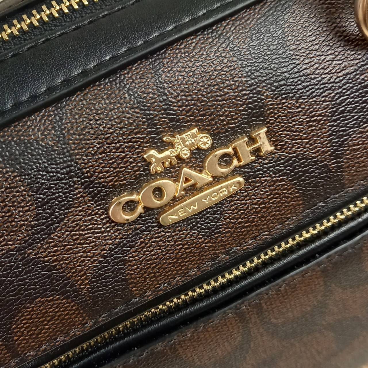 COACH ROWAN SATCHEL IN SIGNATURE CANVAS (COACH F83607)🌺ระดับตัวTOP ยกให้เธอเลย กับรุ่นนี้💃//หมอน 10" รุ่นมีช่องซิปด้านหน้า สามารถแยกเก็บของสำคัญๆได้อย่างเป็นสัดส่วน สำหรับใครที่ชอบกระเป๋าที่จุของได้เยอะๆ รุ่นนี้ตอบโจทย์ได้เลย แนะนำว่า