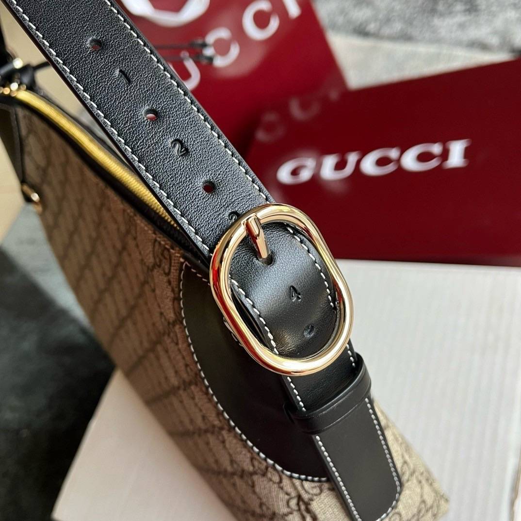 GUCCI GG Emblem medium shoulder bag กระเป๋าสะพายทรงใหม่สวยคลาสสิค เกรดหนังแท้ แคนวาสแท้ พิมพ์ลายคมชัด 🤍 เกรดออริจินอล สลับแท้