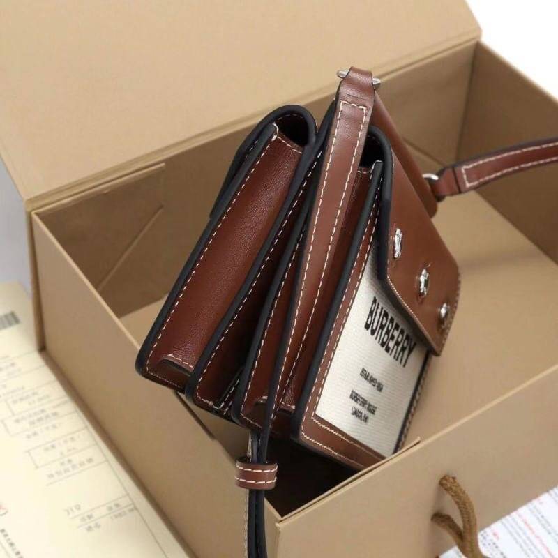 พรีเมี่ยมกิ๊ฟแท้ 100% 】Burberry Mini Horseferry Print Title Bag with Pocket Detail VIP GIFT WITH PURCHASE (GWP)