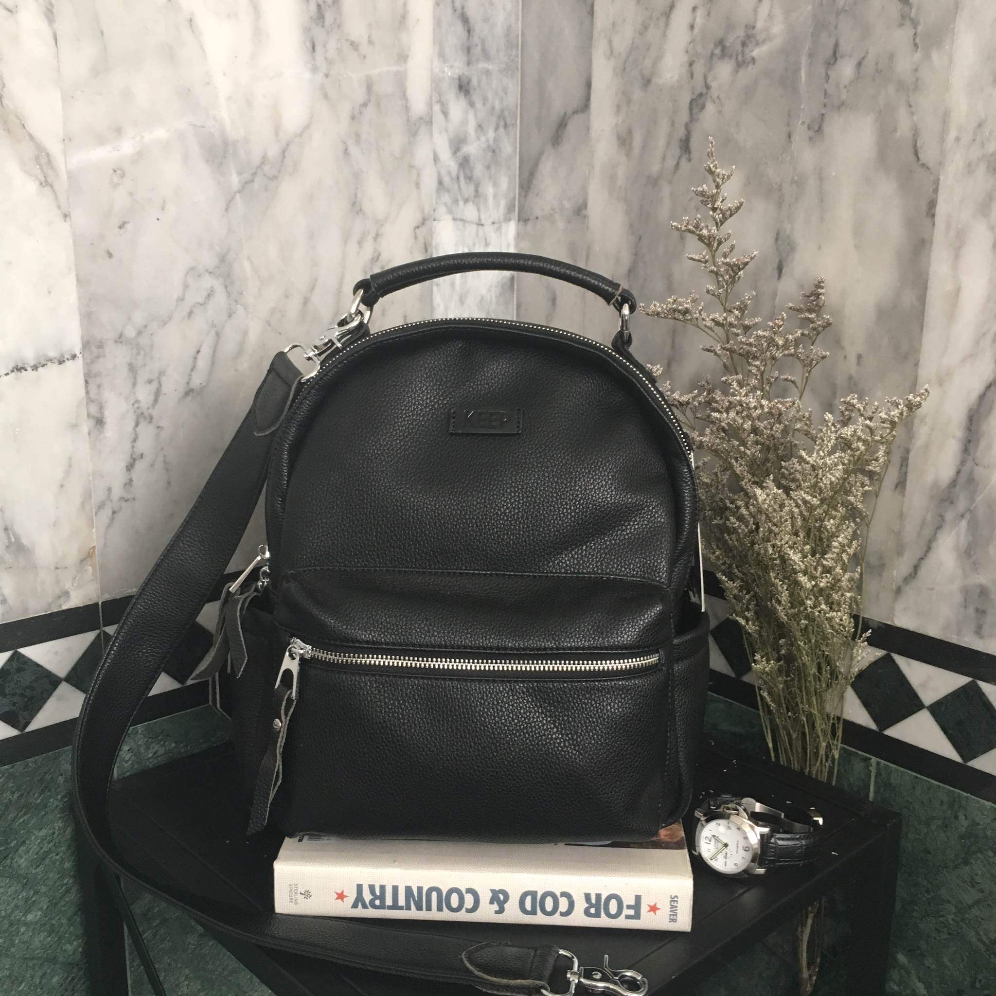 กระเป๋าเป้หนัง!!! ทรงน่ารักมากๆๆๆ จากแบรนด์ KEEP รุ่น allstar backpack ใบนี้ มีสายสั้นหนังสำหรับสะพายไหล่ให้ด้วยคะ