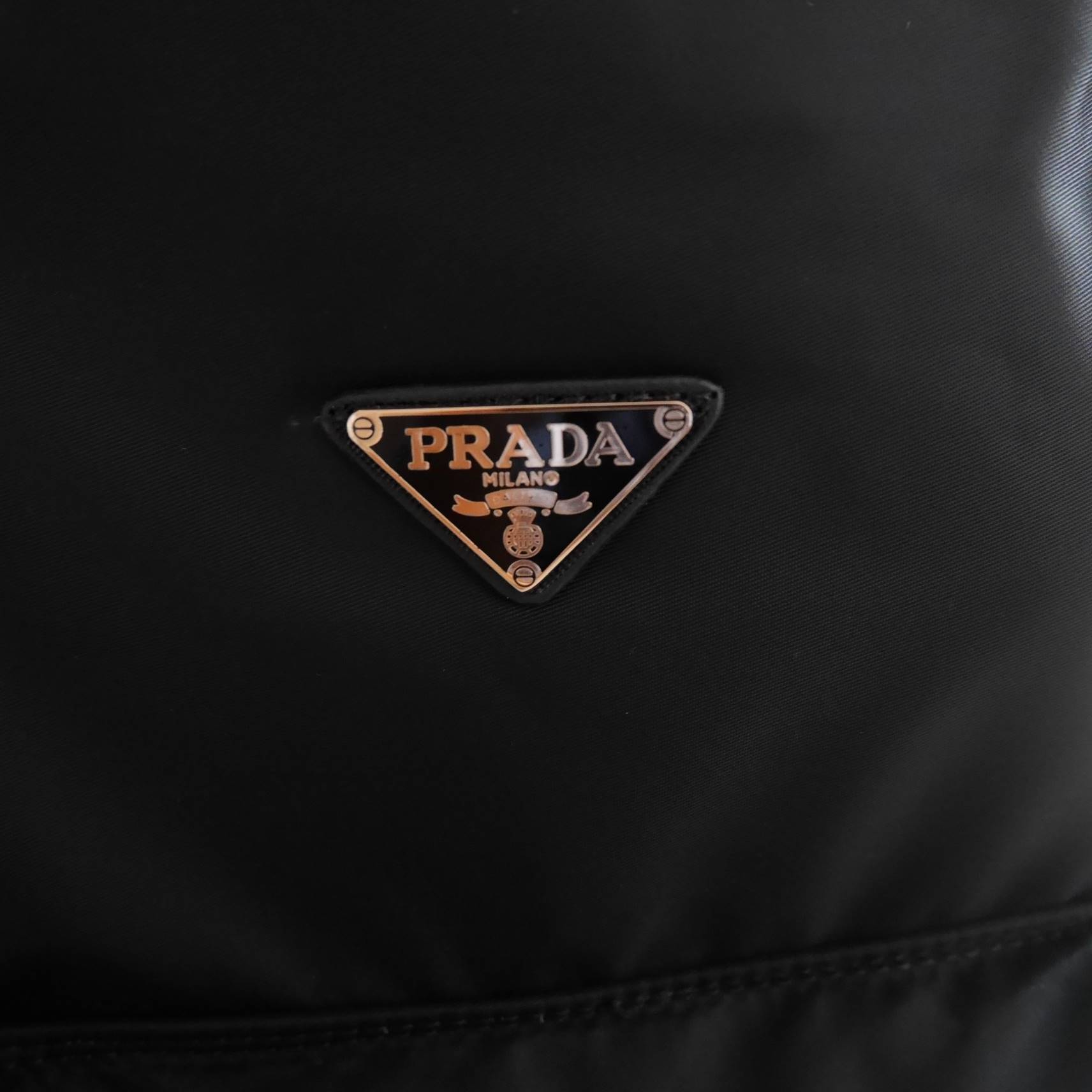 งานพรีเมี่ยมกิ้ฟ จากเคาเตอร์ต่างประเทศนะคะ 🎈 Don't Miss! รุ่นใหม่ล่าสุด PRADA NYLON MINI BACKPACK กระเป๋าสะพายเป้ Size mini พรีเมี่ยมกิ้ฟจากเคาน์เตอร์ต่างประเทศรุ่น Limited edition ที่ฮ๊อตสุดๆ วัสดุเป็น Nylon เนื้อหนาคุณภาพดีตขนาดกะทัดรัดกำลั