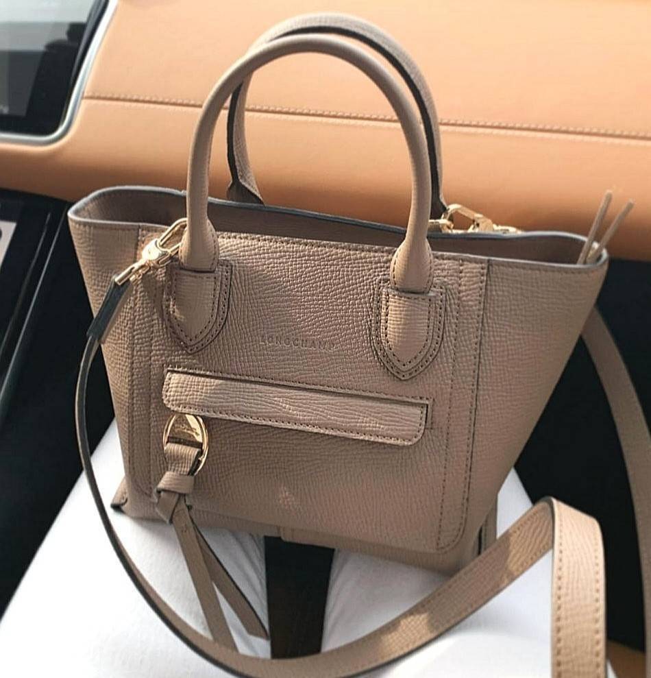 ของแท้ 💯% LONGCHAMP MINI MAILBOX TOP HANDLE BAG กระเป๋าถือ/Crossbody รุ่นหายาก!! รุ่นใหม่ล่าสุด ดีไซน์ด้วยเส้นด้ายที่ดูโฉบเฉี่ยว และ รูปทรงสี่เหลี่ยมคางหมู ทรงสวยโดดเด่น