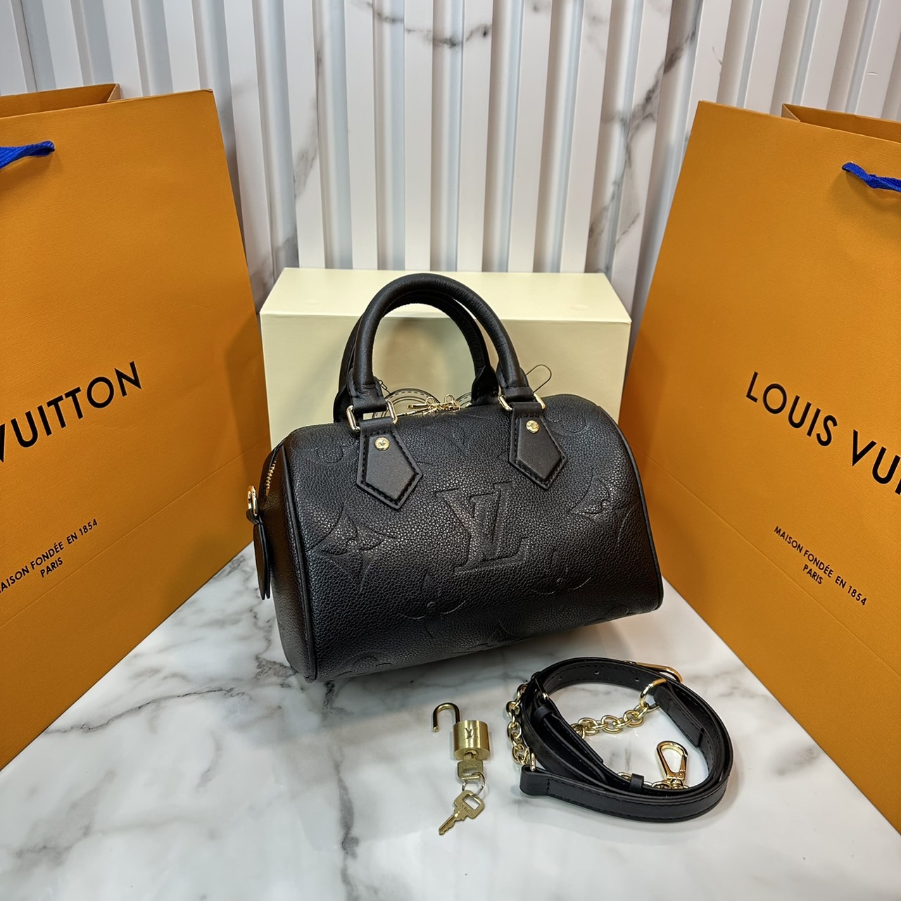 LV Speedy Bandoulière 20 Bag Monogram Empreinte Leather กระเป๋าสะพายทรงสปีดี้คลาสสิค สวยหรู กระเป๋าทรงหมอน รุ่นท็อปฮิต มีกุญแจล็อค