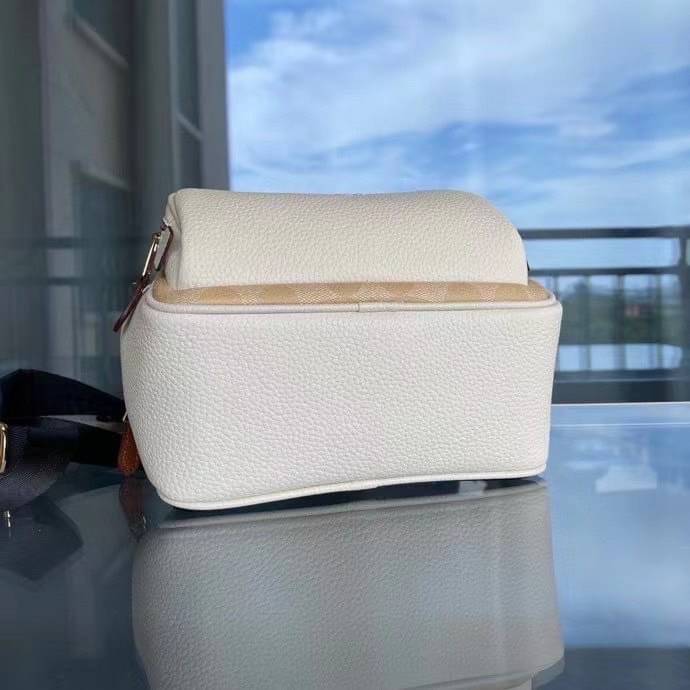 COACH Mini Court Backpack In Signature Canvas With Butterfly / With Radish C8259 C8257 🌈ต่อกันเลย สวยกันก่อน วางน้องไม่ลงเลยจริงๆค่าา😍 พร้อมส่ง! ยังไม่เข้าไทย กับกระเป๋าสะพายหลังแบบมีหูหิ้วในตัว บอกก่อนเลยว่าหนังของน้องทั้งนิ่ม ทั้งสวย อย่