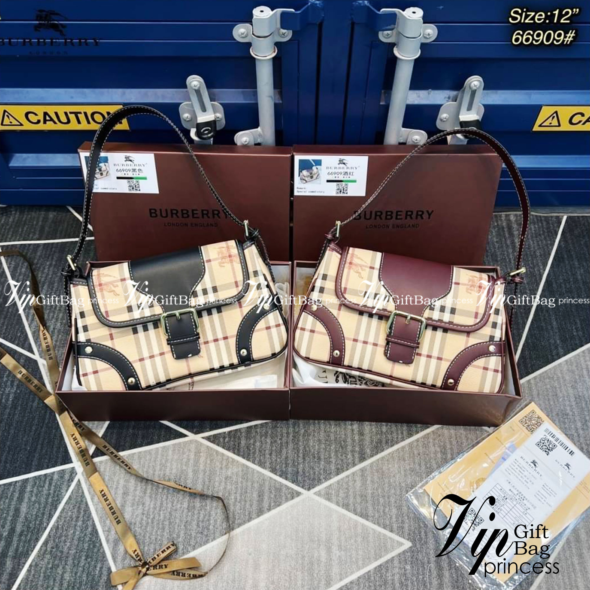 BURBERRY VINTAGE BAG / Burberry Shoulder Bag กระเป๋าสะพายไหล่ลายวินเทจ สวยคลาสสิก โทนสีใช้งานง่าย หลายโอกาศ วัสดุ PVC Canvas อย่างดี สวยอยู่ทรง ไอเท็มแนะนำ Must Have!