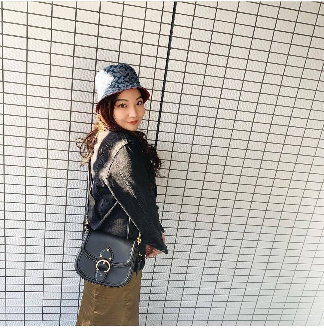 COACH C0749 BEAT SADDLE BAG The best item! ที่สาวๆรอคอย! ฮอตไฟลุก! สีหายาก ละมุนคุณหนู คอลเลคชั่นใหม่ ดีไซน์หรูหรา พิเศษมากๆมาพร้อมสายสะพาย 2 เส้น ใช้คู่กันหรือแยกสะพายก็สวยครบสูตร กระเป๋าสะพายทรง saddle คลาสสิค วัสดุหนัง glove-tanned ทนทาน เปิด-ปิดด้วยกร