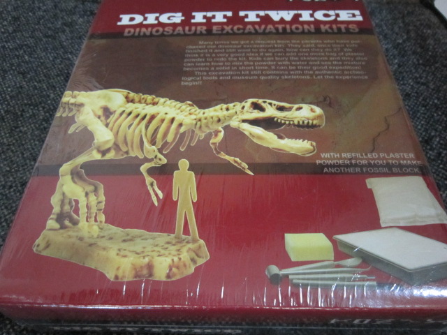 ชุดขุดฟอสซิลDig it Twice (แบบเล่นสองรอบ ขุดแล้วนำมาประกอบเป็นโมเดลได้)