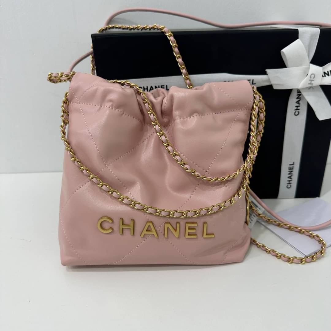 CHANEL 22 MINI HANDBAG Shiny Calfskin & Gold-Tone Metal พร้อมส่ง เกรดออริจินอล สลับของแท้ ใช้งานต่างประเทศได้ ภาพถ่ายจากงานขายจริง