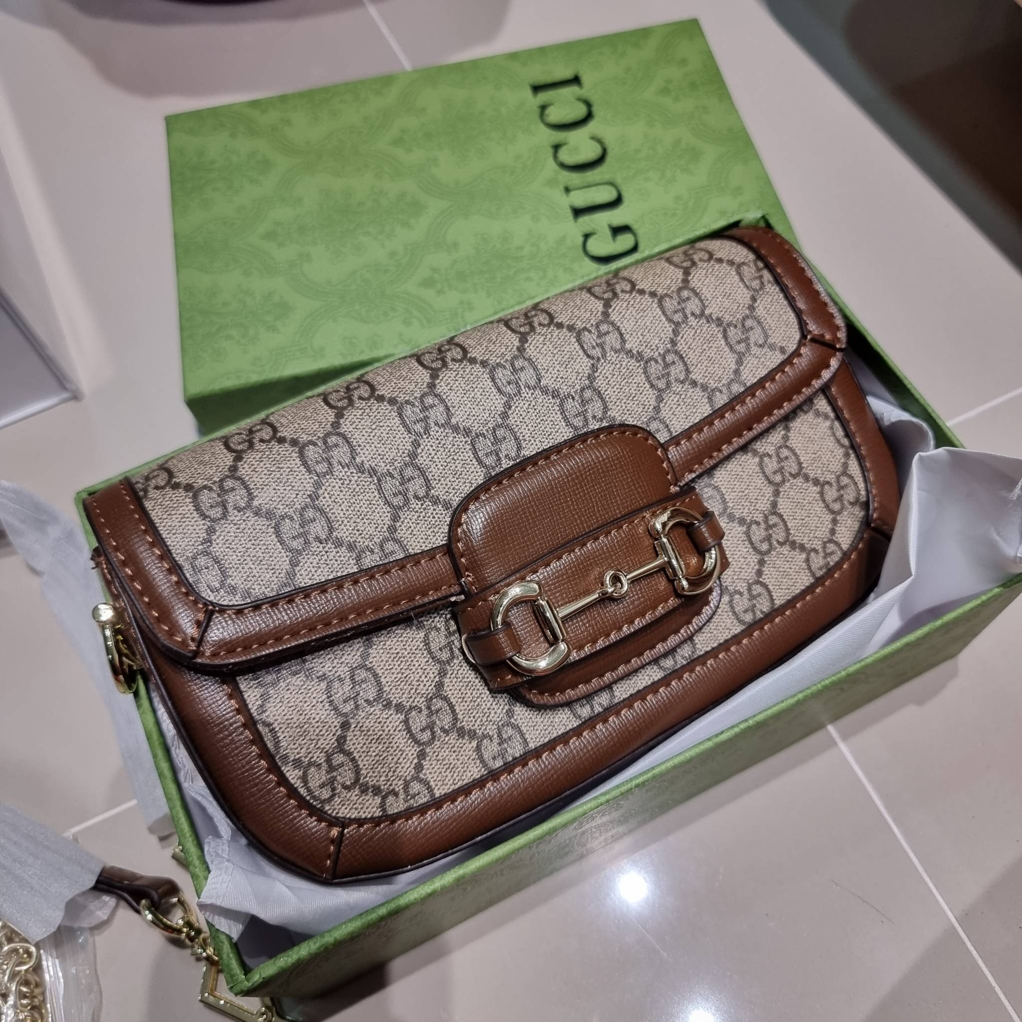 GUCCI Horsebit 1955 shoulder bag / GC STRAP MINI SHOULDER BAG กระเป๋าสะพายไหล่/สะพายข้าง ทรงคลาสสิค ไซส์ใหม่ ตอบโจทย์คนที่ไม่ชอบความใหญ่โต น้องจัดให้ไปเลย!!