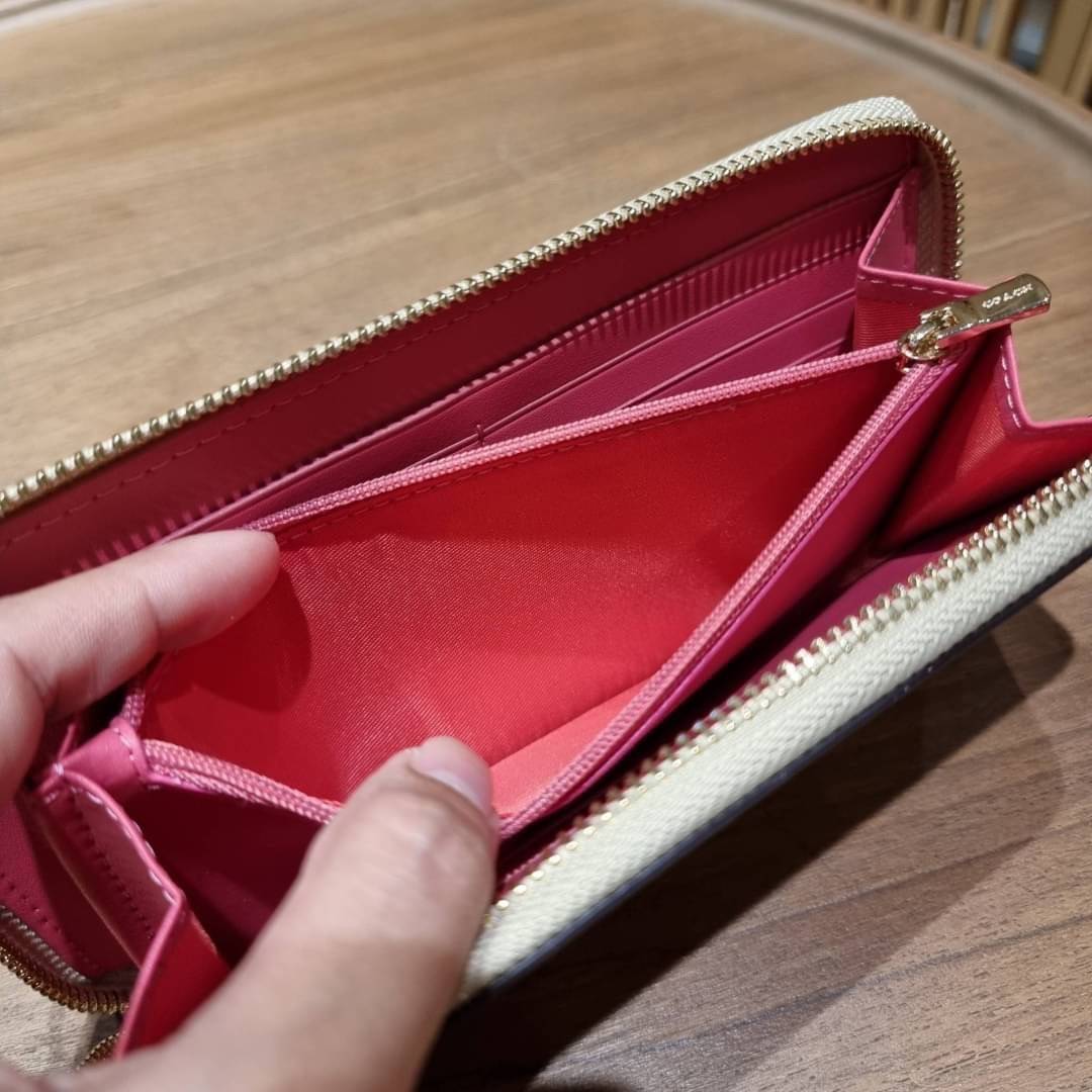 OUTLET 】COACH ACCORDION ZIP WALLET IN SIGNATURE CANVAS F86093 C3287 F98126 กระเป๋าสตางค์ใบยาว น่ารักน่าใช้