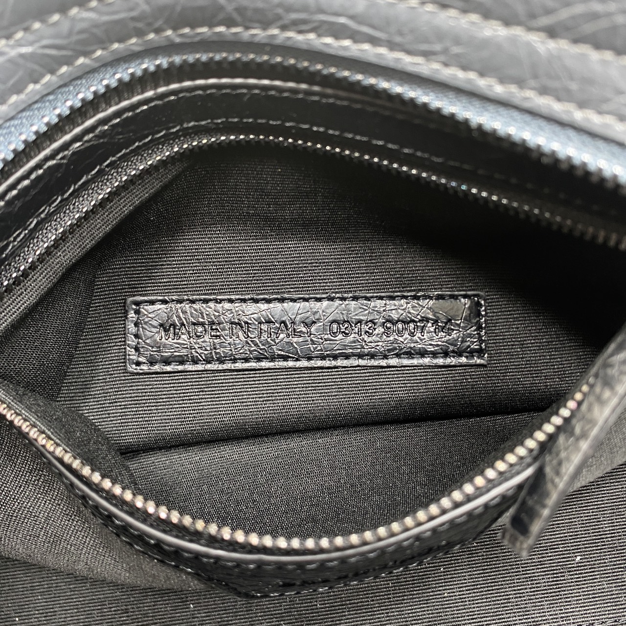 ORI หนังแท้ | Balenciaga Le City Bag East-west Bag กระเป๋าถือ/สะพายข้างทรงยาวดีไซน์โดดเด่นสวยเท่ล้ำสมัย ที่สุดแห่งความไอคอนิกไม่เหมือนใคร มีกิมมิคและลูกเล่นแพรวพราว