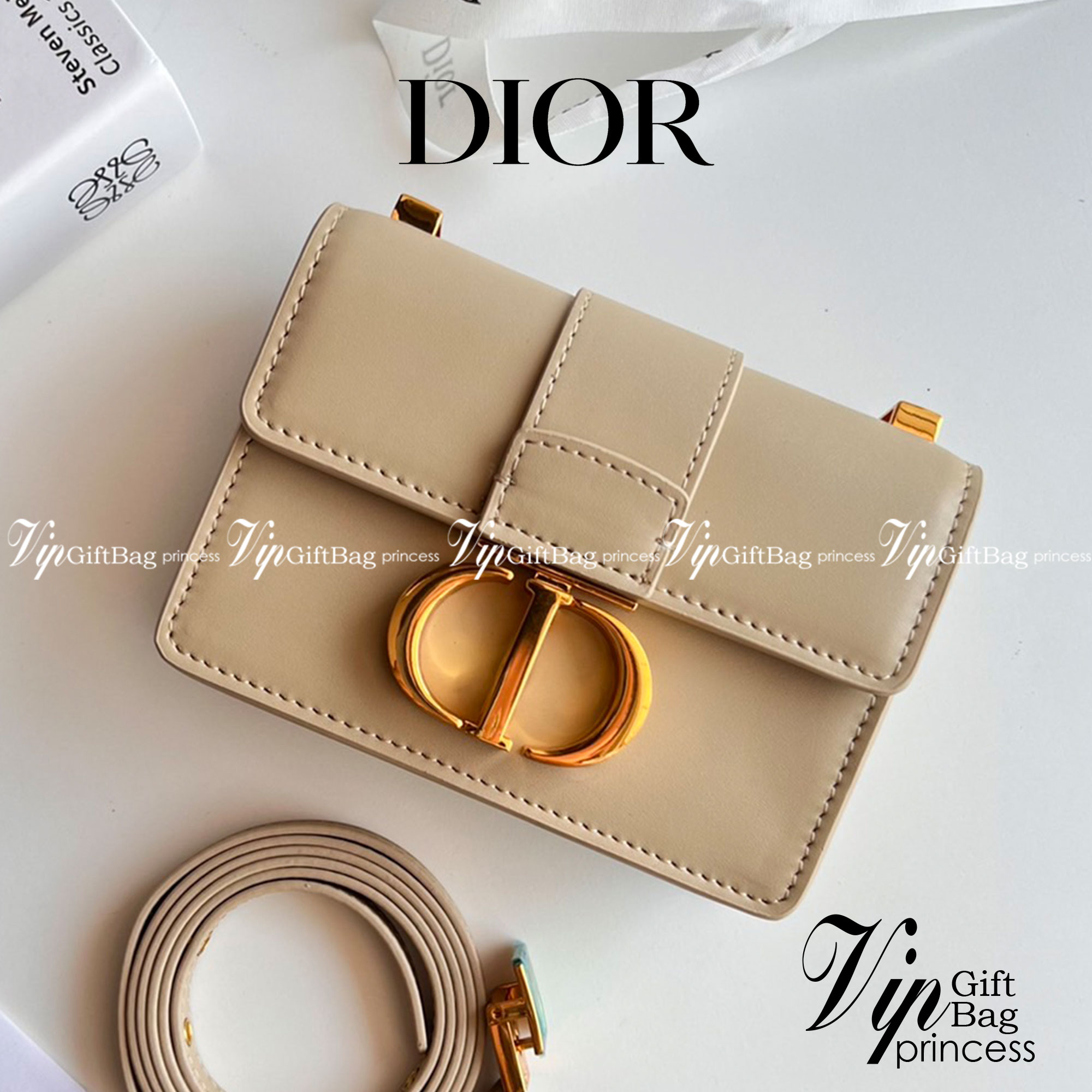 หนังแท้ DIOR Micro 30 Montaigne Bag พร้อมส่งที่ไทย เกรดเทพออริจินอลหนังแท้ สวยมากค่ะ ภาพสินค้าถ่ายจากงานขายจริง ใช้งานต่างประเทศได้ สายสะพายหนังยาวถอดได้ปรับระดับได้ จะสะพายไหล่หรือ CROSSBODY ก็ดูดีลุ๊คนี้คุณหนูมากค่ะ ไอเท็มนี้แนะนำไม่มีเอ้าท์ค่ะ ภาพถ่ายส