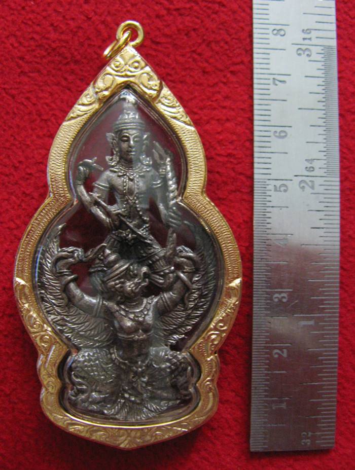 สินค้าหมดค่ะ องค์พระนารายณ์ทรงครุฑ เนื้อเงิน เลี่ยมทองไมครอนพร้อมใบคาถาค่ะ